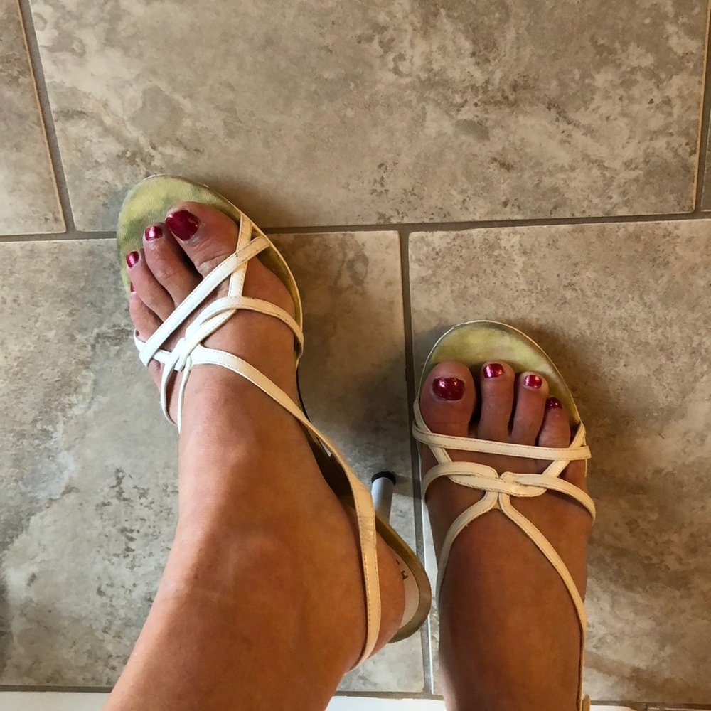 White strappy Kenneth Cole Reaction heels 8